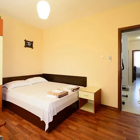 Yanevi 게스트하우스 *